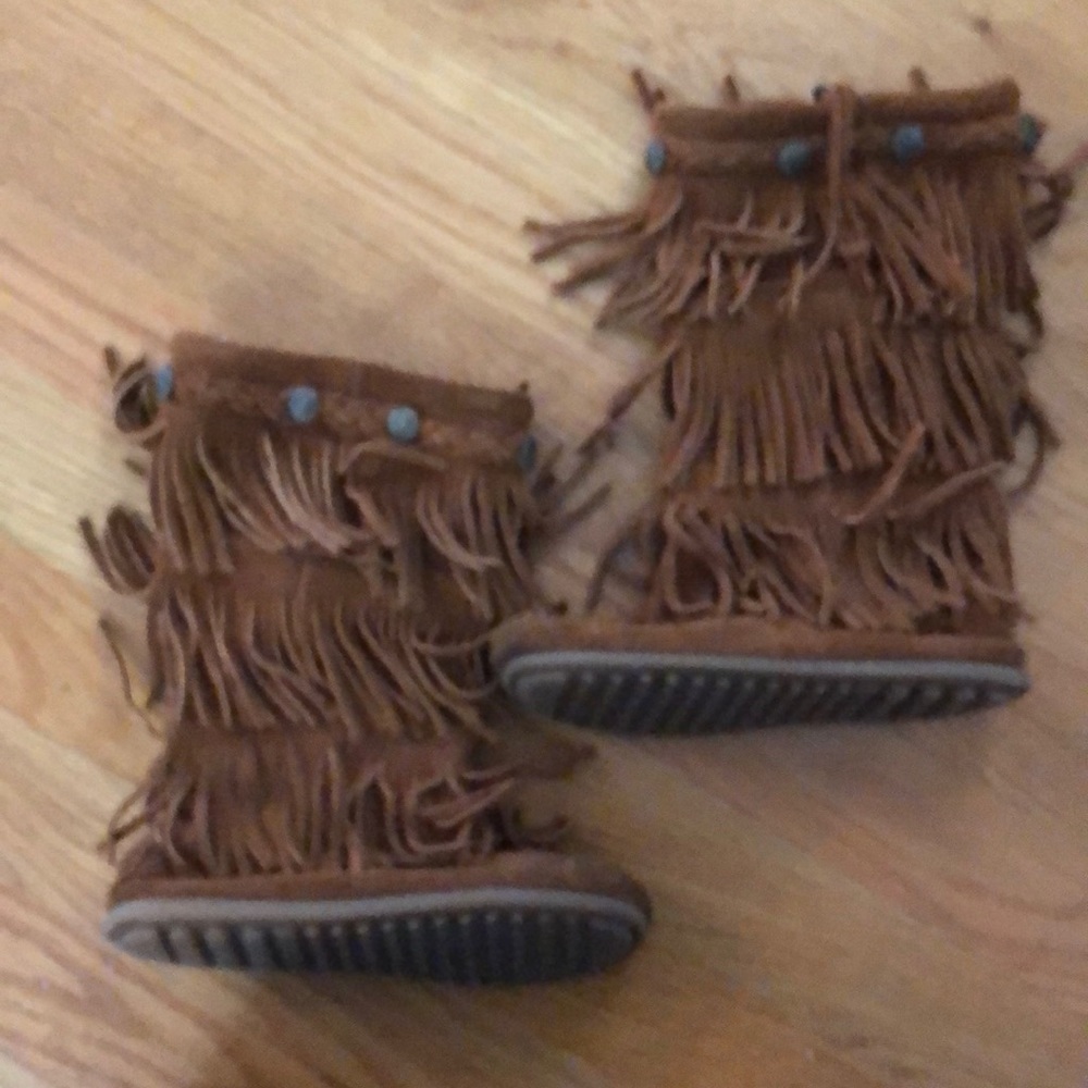 GIRLS  MINNETONKA BOOTS